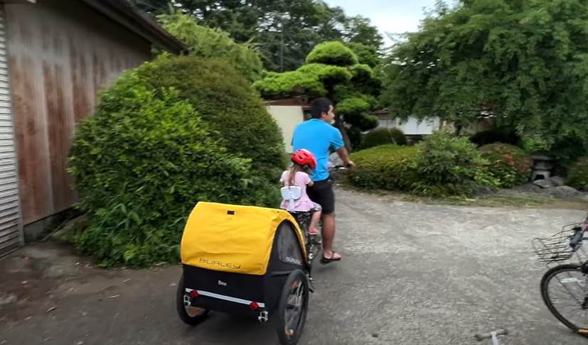 car seat in a bike trailer
